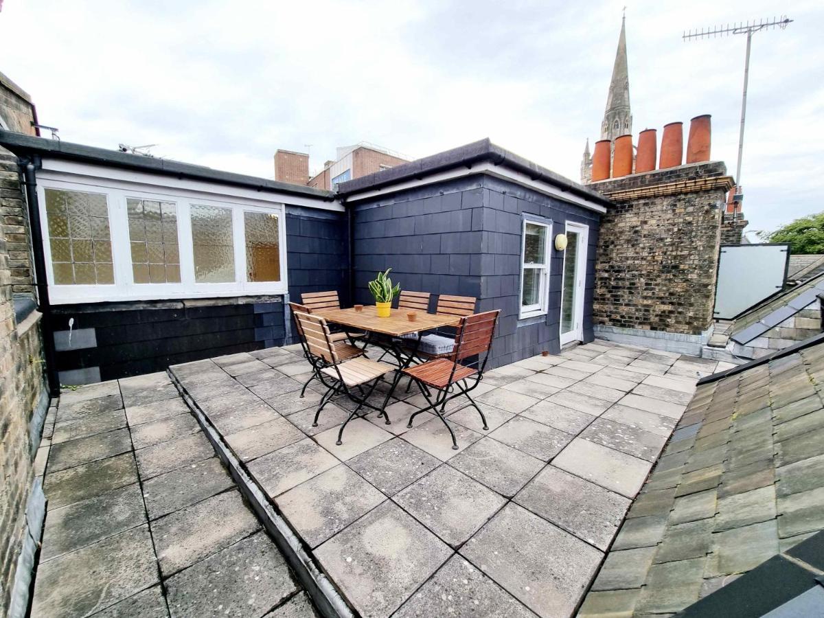 Cityscape Haven: 1 Bedroom Apartment With Terrace And City View Bournemouth Esterno foto
