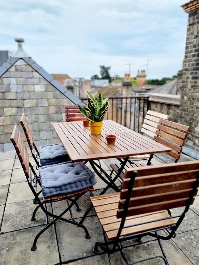 Cityscape Haven: 1 Bedroom Apartment With Terrace And City View Bournemouth Esterno foto