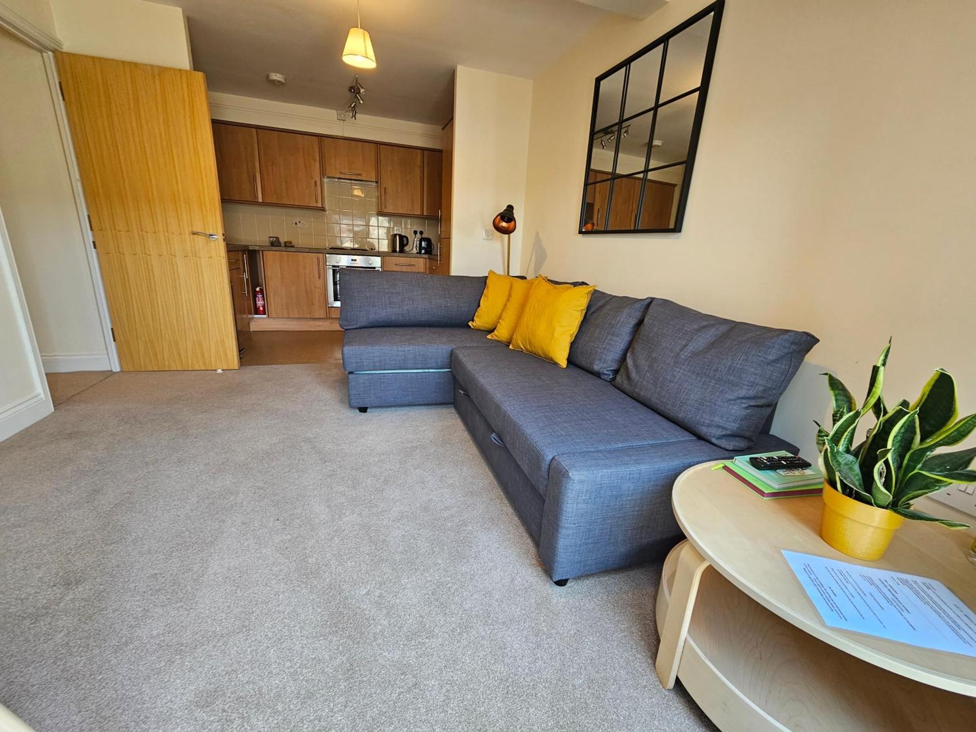 Cityscape Haven: 1 Bedroom Apartment With Terrace And City View Bournemouth Esterno foto